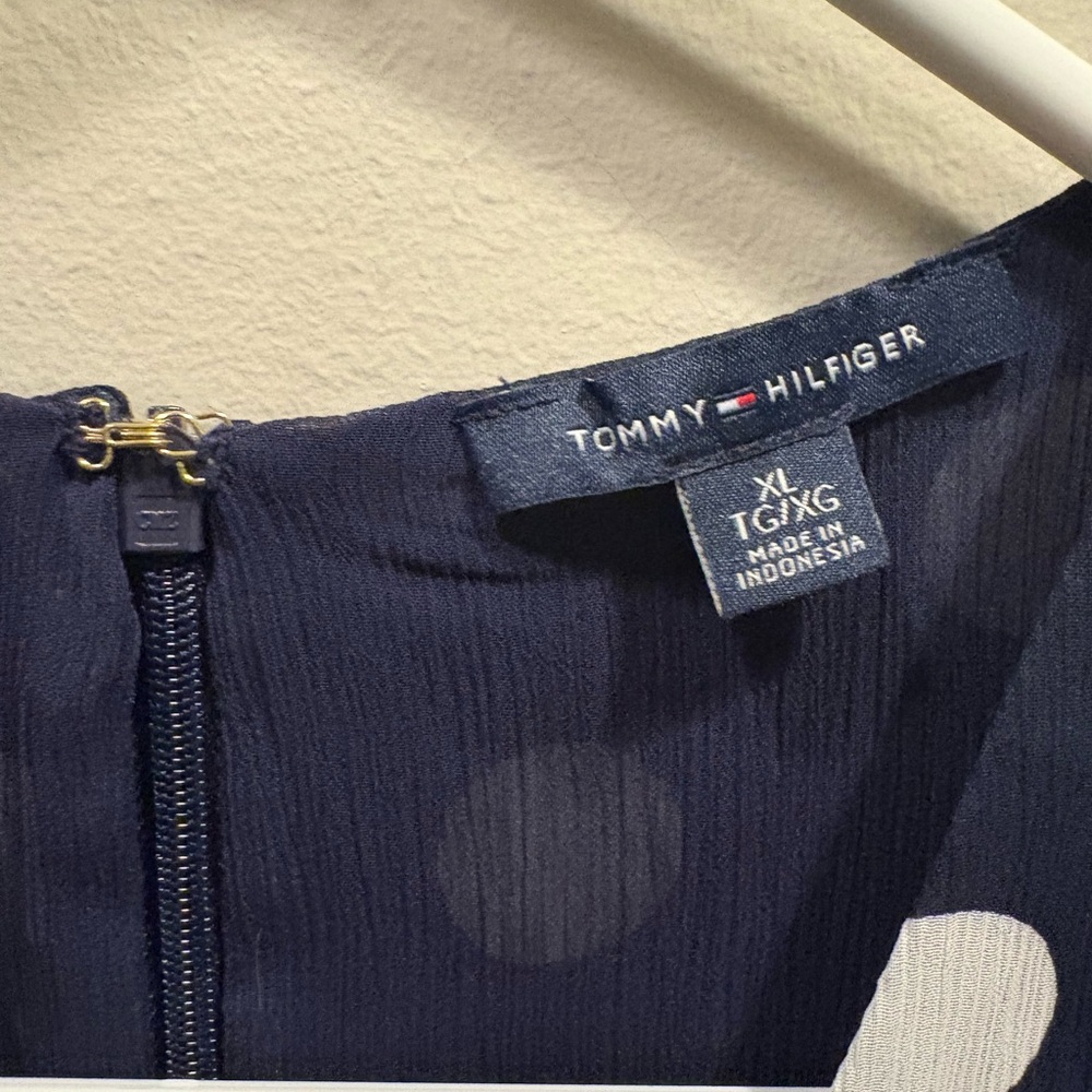 🔥 2/$10 3/12$ Tommy Hilfiger Navy Polka Dot Peplum Blouse xl - Picture 3 of 5